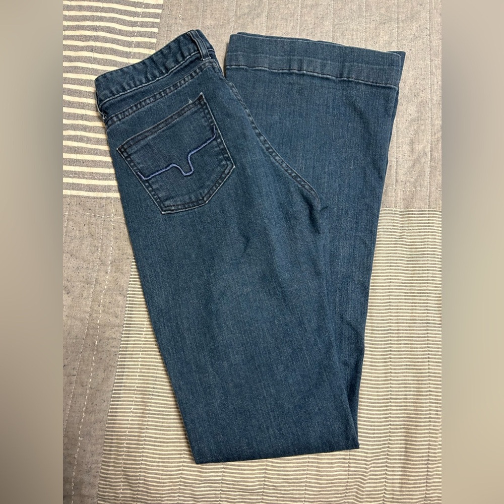 Lightly Used Lola Kimes